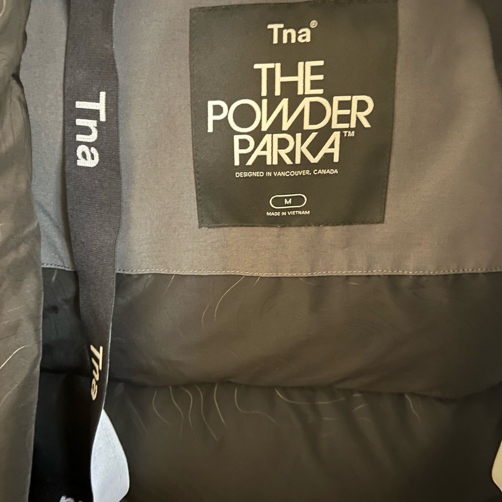 Aritzia Grey TNA Puffer. - Picture 9 of 9